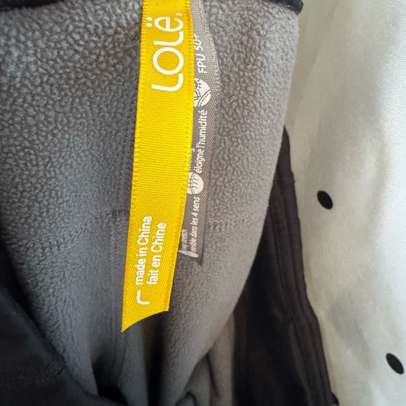 Gray and Black Athletic Leggings with Stretchy Fit - Picture 4 of 4